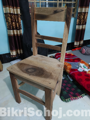 কাঠের চেয়ার ৩ মাস ব্যবহৃত